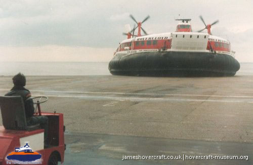 SRN4 Sir Christopher (GH-2008) with Hoverlloyd -   (The <a href='http://www.hovercraft-museum.org/' target='_blank'>Hovercraft Museum Trust</a>).